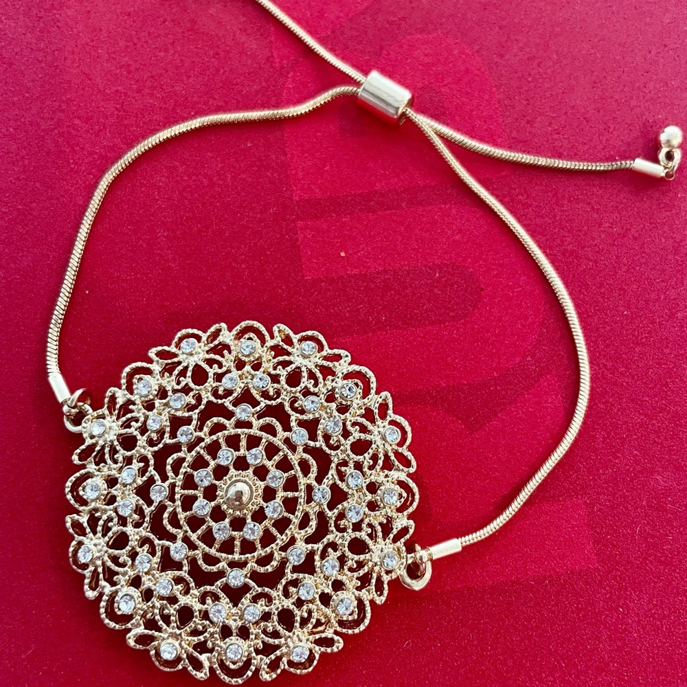 Beautiful gold tone bracelet